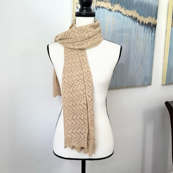 Club Monaco Beige Cream Elegant Knitted Winter Shawl Soft Scarf Casual Neutral - Picture 1 of 8